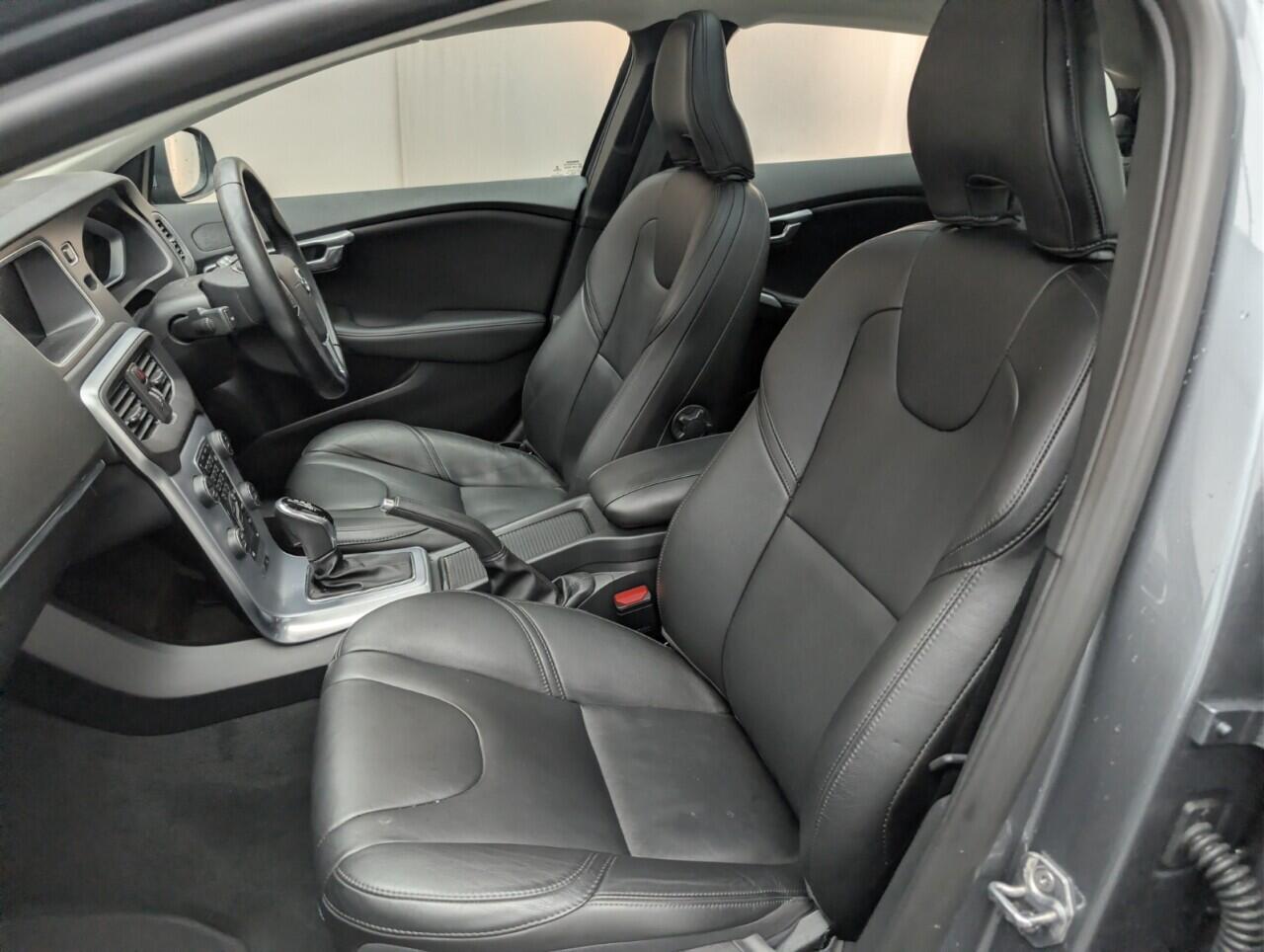 Used Volvo V40 2018 for sale - 76573492: Photo 31