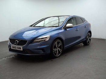 Used Volvo V40 2018 for sale - 79445352: Photo