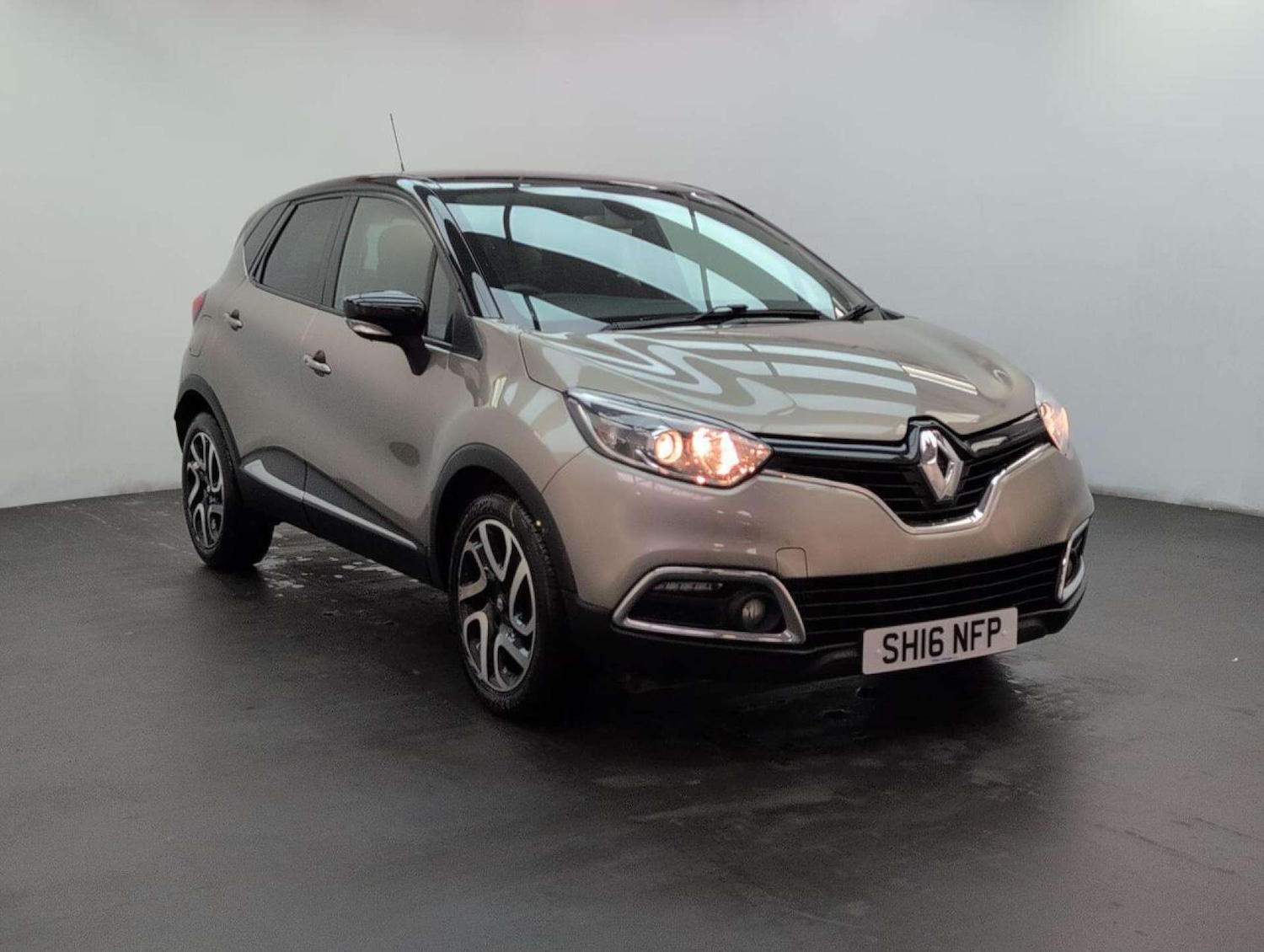 Used Renault Captur 2016 for sale - 77714322: Photo 2