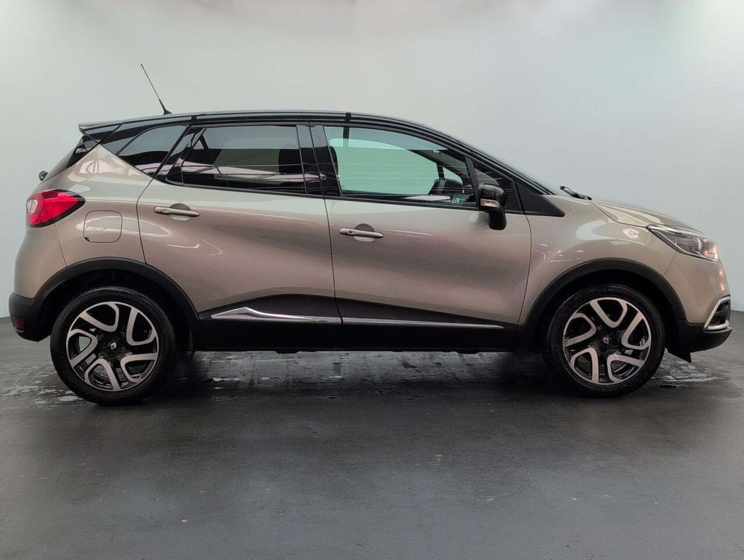 Used Renault Captur 2016 for sale - 77714322: Photo 3