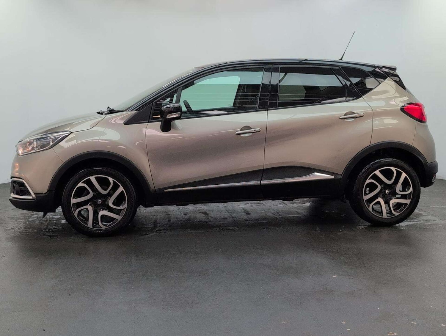 Used Renault Captur 2016 for sale - 77714322: Photo 6