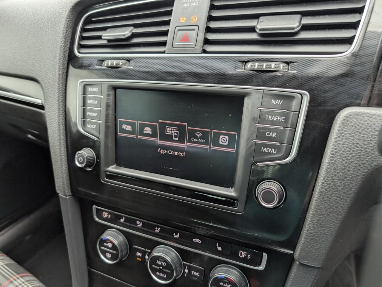 Used Volkswagen Golf 2017 for sale - 76688832: Photo 24