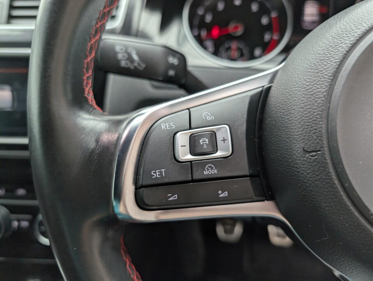 Used Volkswagen Golf 2017 for sale - 76688832: Photo 30