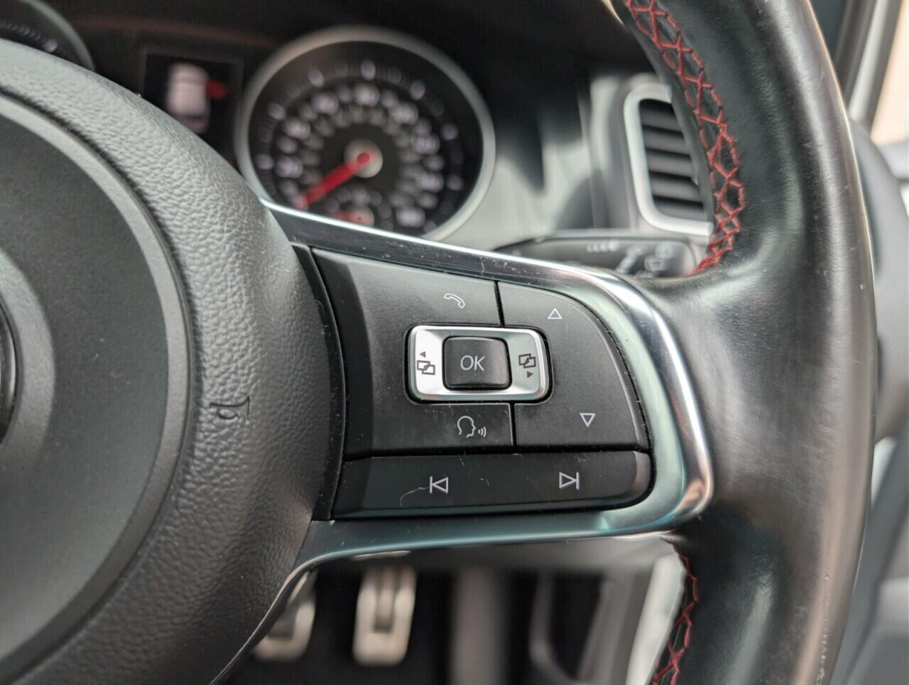 Used Volkswagen Golf 2017 for sale - 76688832: Photo 31