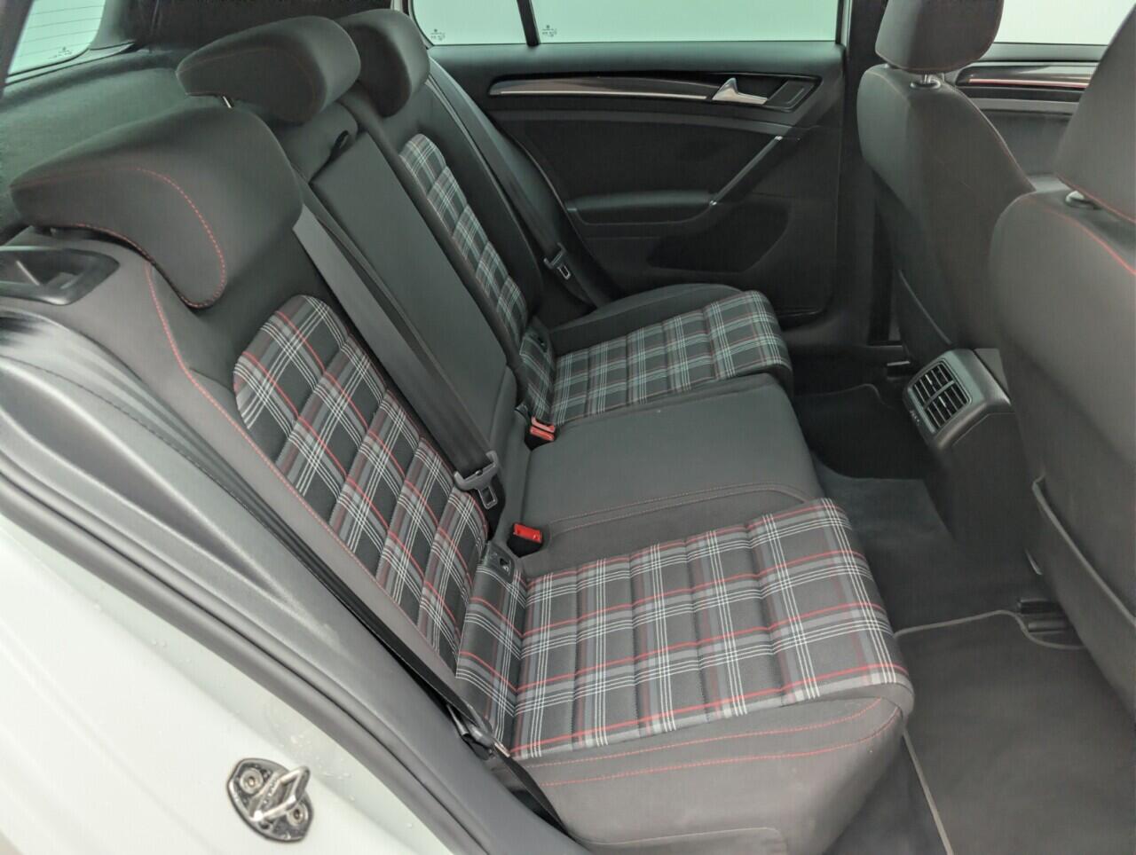 Used Volkswagen Golf 2017 for sale - 76688832: Photo 36