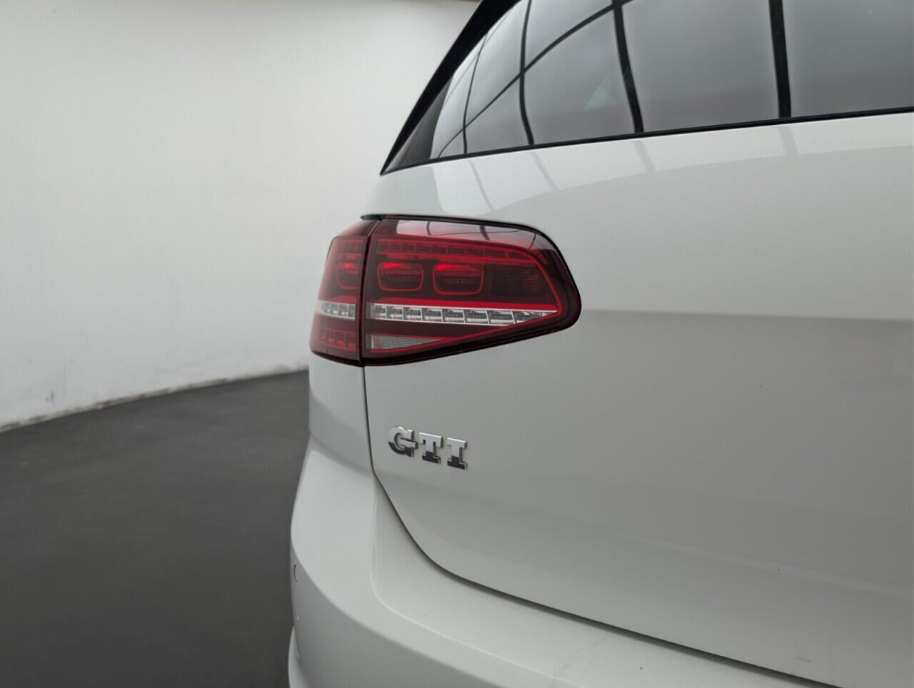 Used Volkswagen Golf 2017 for sale - 76688832: Photo 38