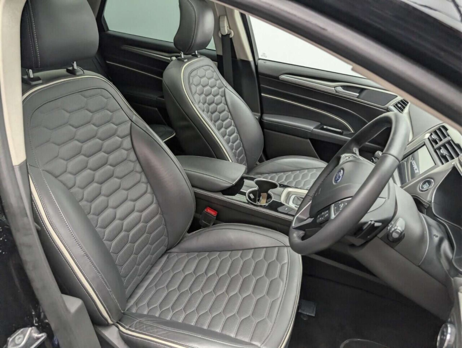 Used Ford Mondeo 2017 for sale - 77714312: Photo 12