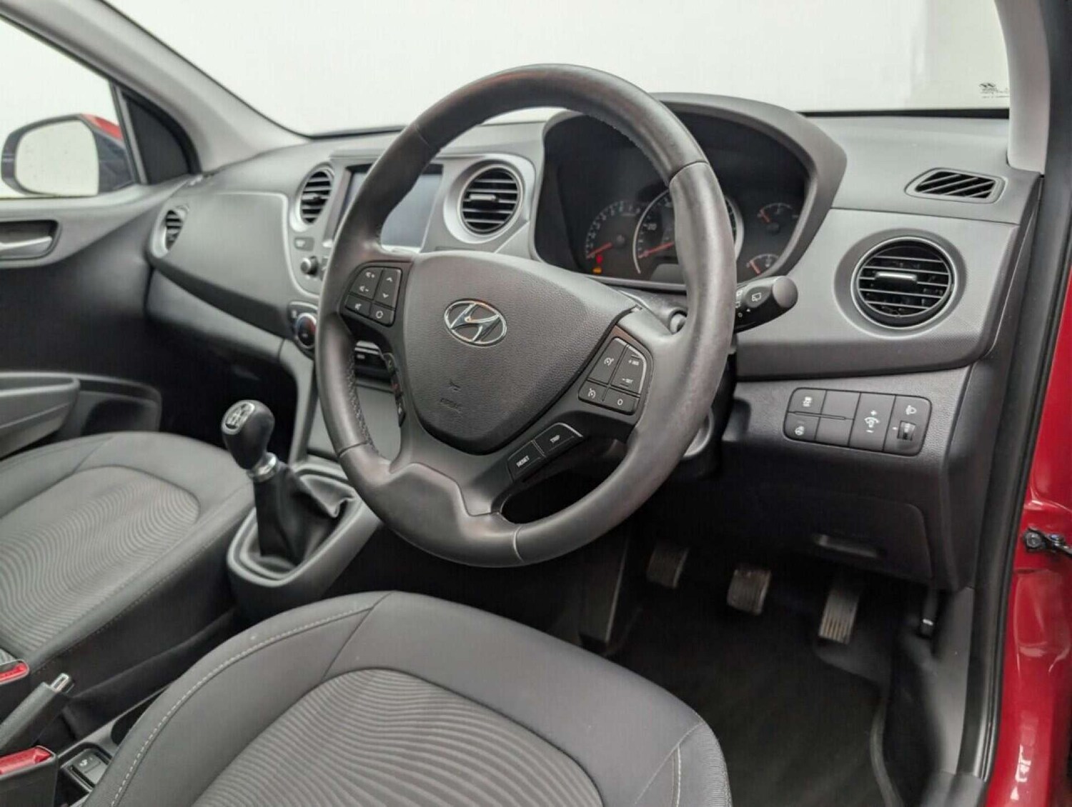 Used Hyundai i10 2017 for sale - 77713324: Photo 11