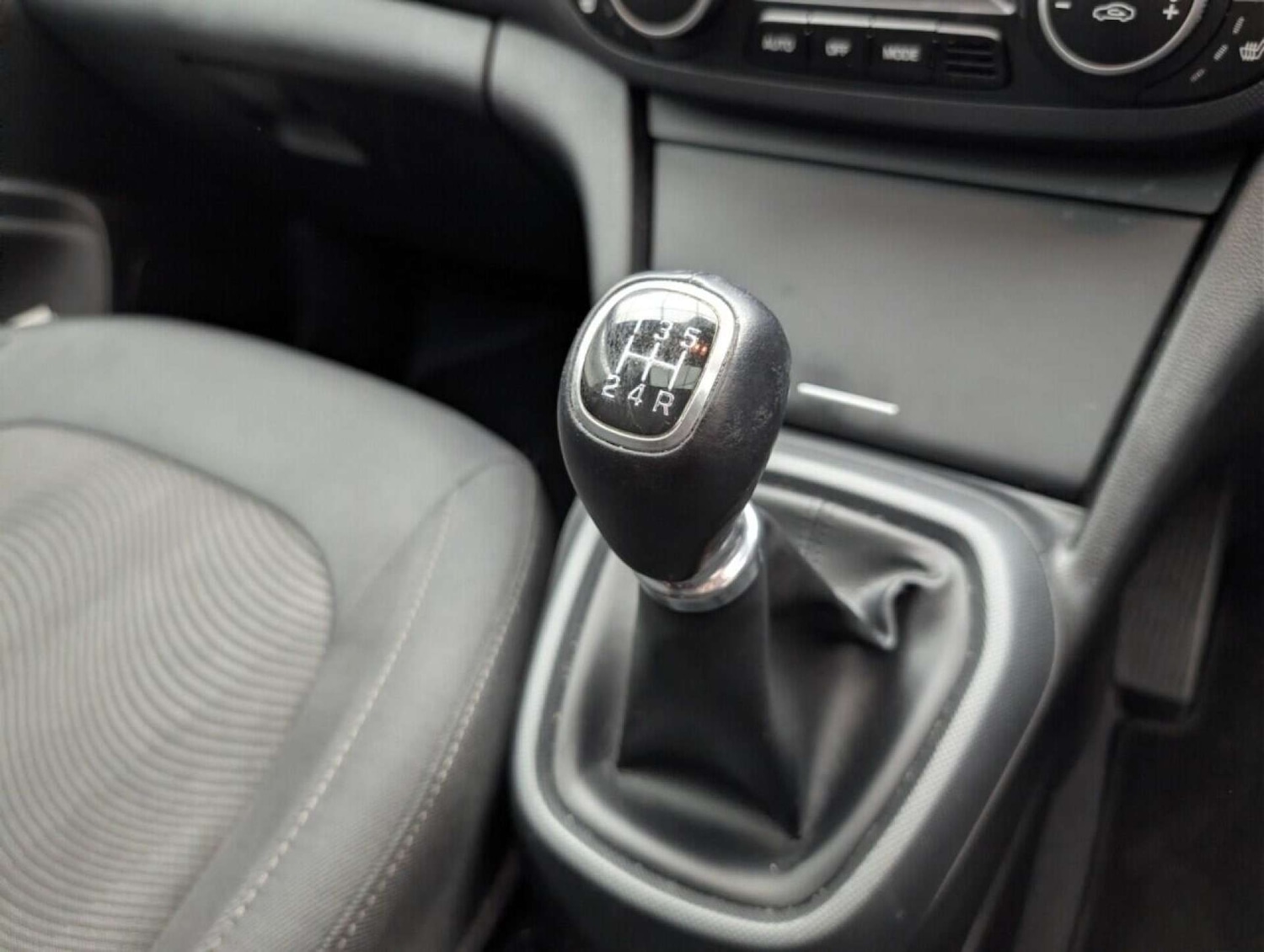 Used Hyundai i10 2017 for sale - 77713324: Photo 16