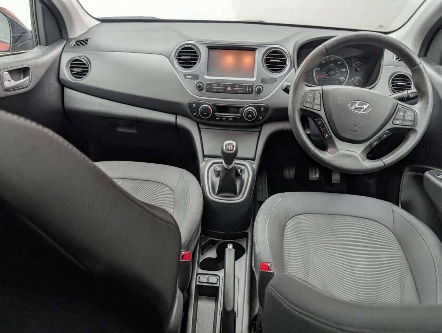 Used Hyundai i10 2017 for sale - 77713324: Photo 21