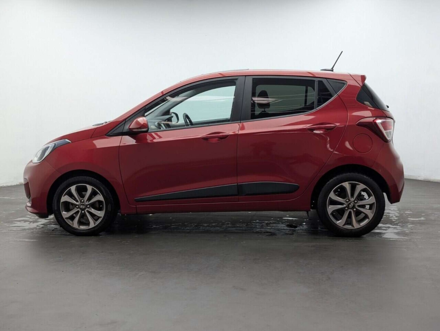 Used Hyundai i10 2017 for sale - 77713324: Photo 5