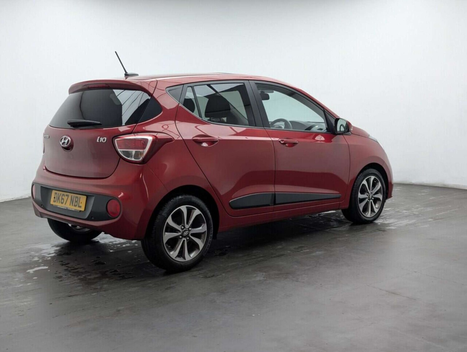 Used Hyundai i10 2017 for sale - 77713324: Photo 8