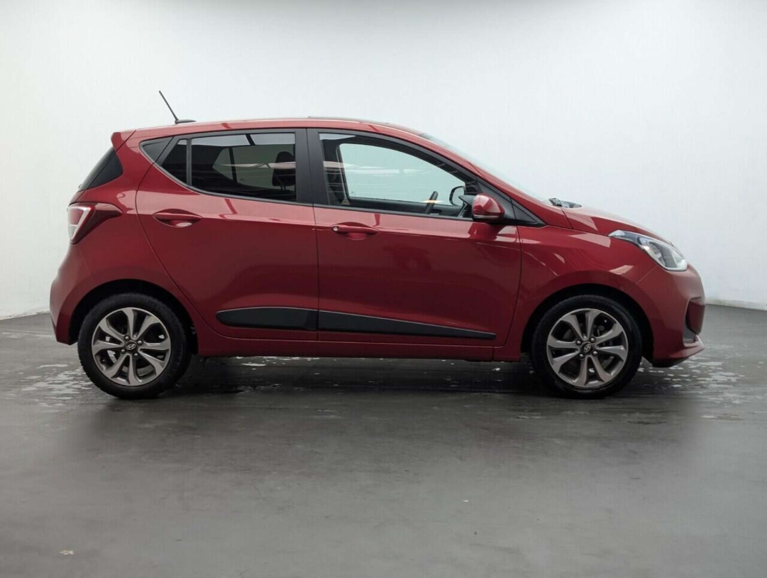 Used Hyundai i10 2017 for sale - 77713324: Photo 9