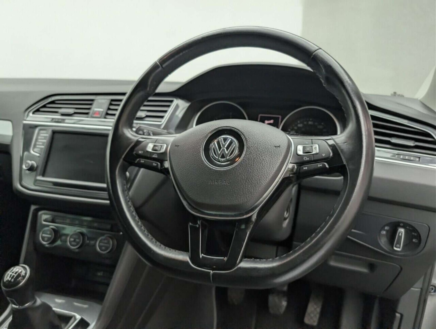 Used Volkswagen Tiguan 2016 for sale - 77714922: Photo 31