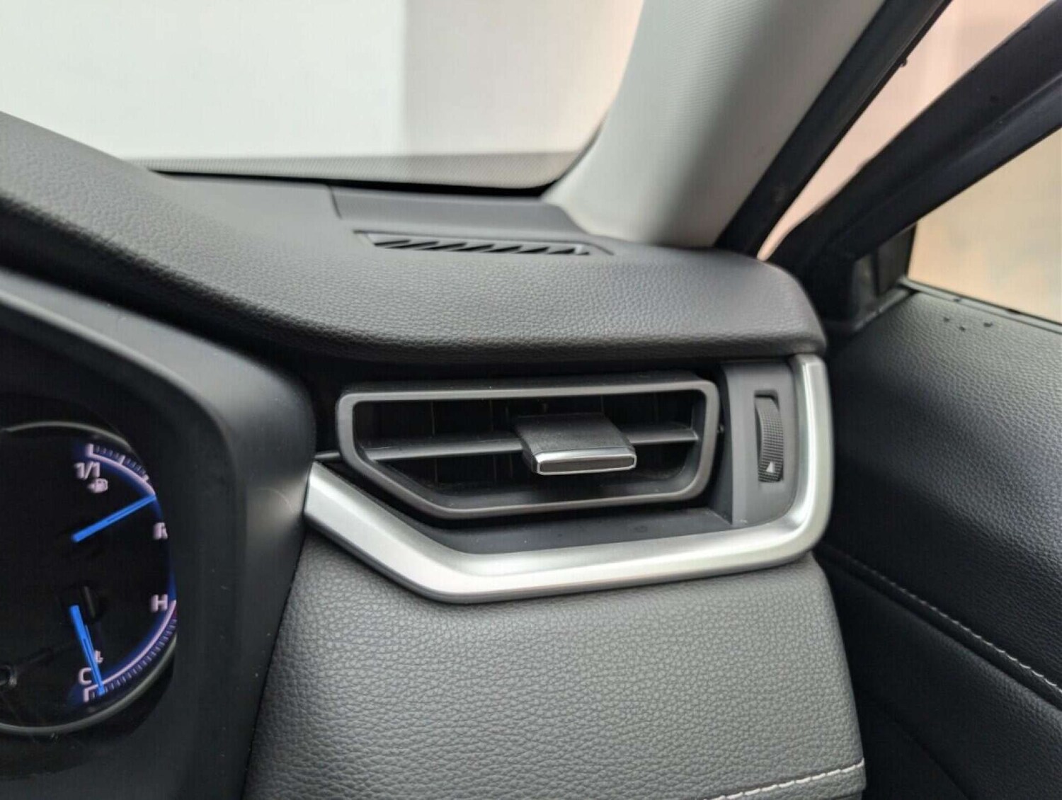 Used Toyota RAV4 2022 for sale - 77713310: Photo 21