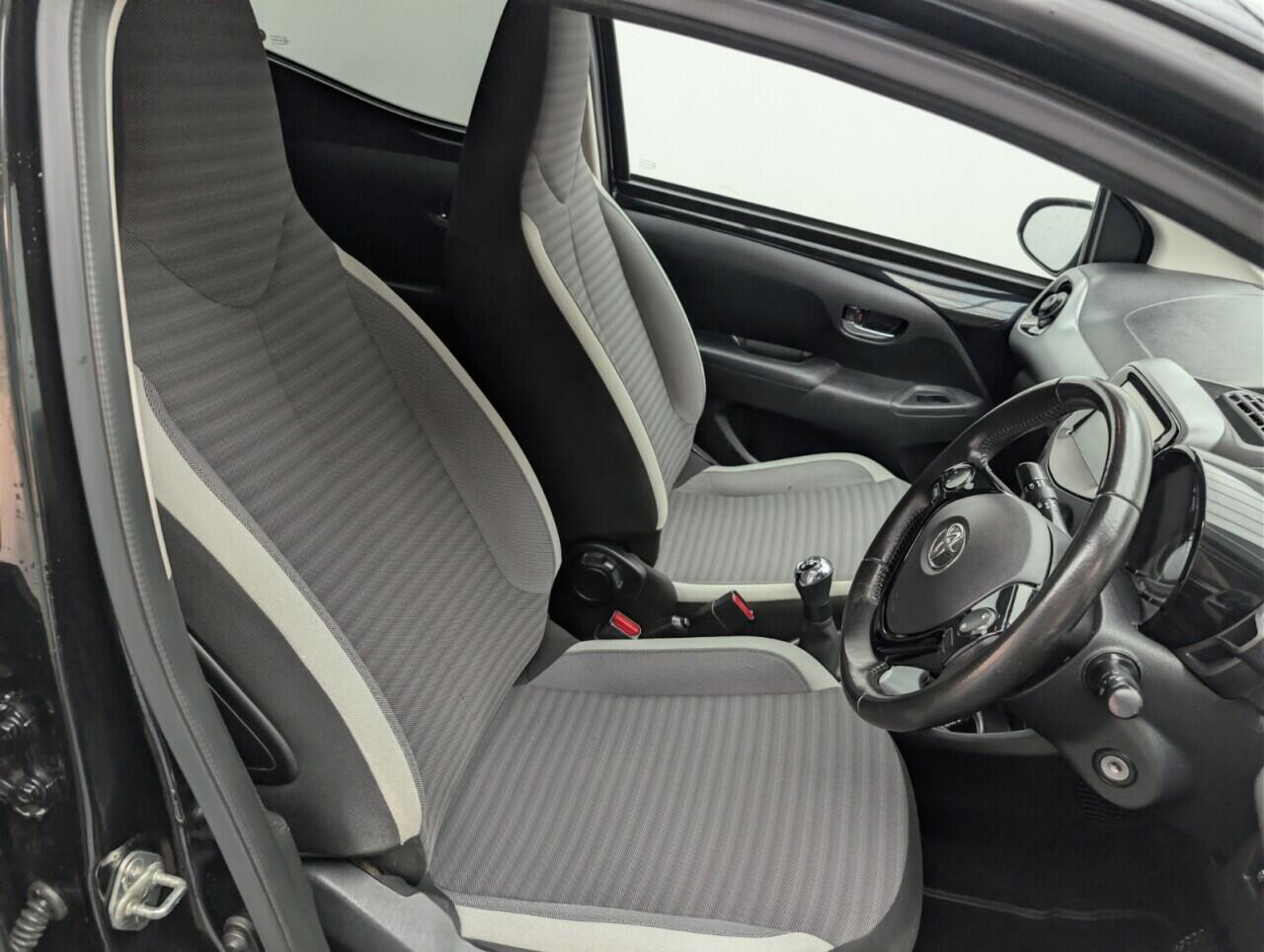 Used Toyota AYGO 2018 for sale - 77060235: Photo 12