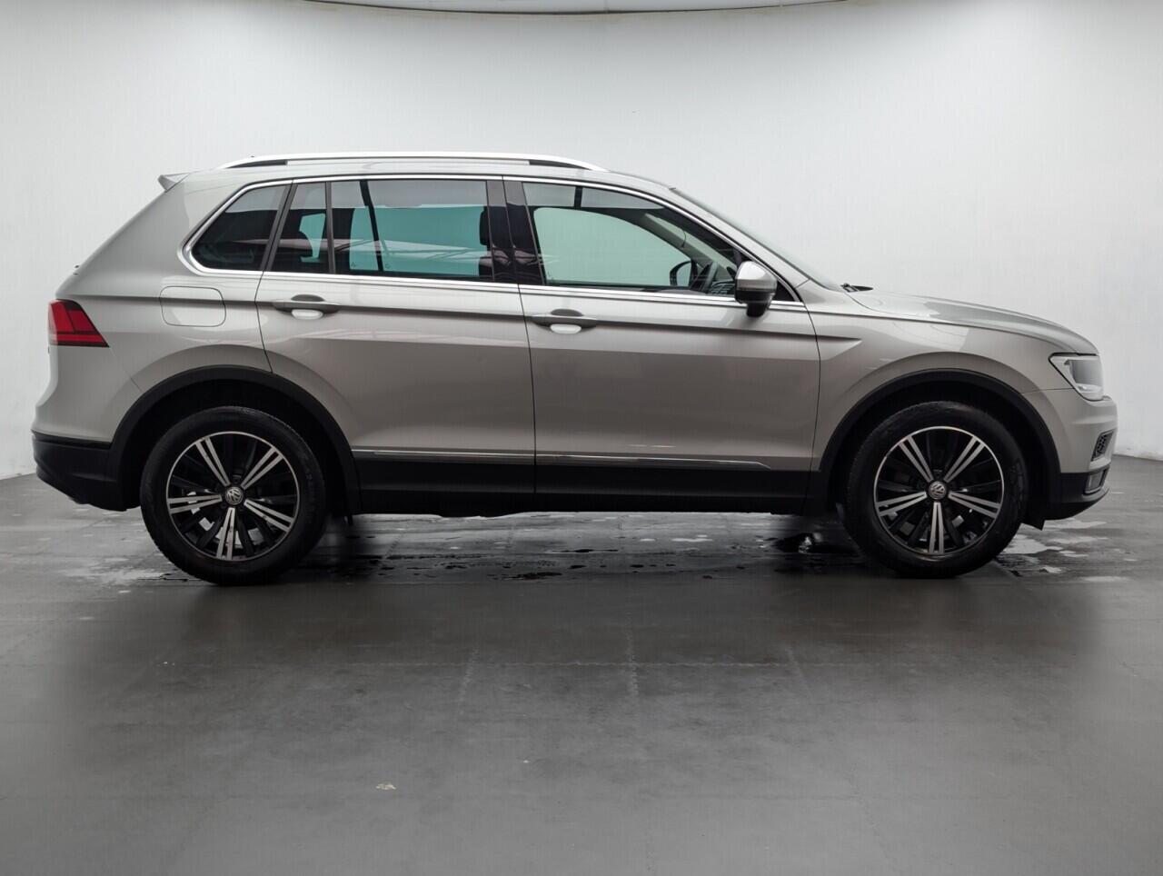 Used Volkswagen Tiguan 2018 for sale - 76607930: Photo 9