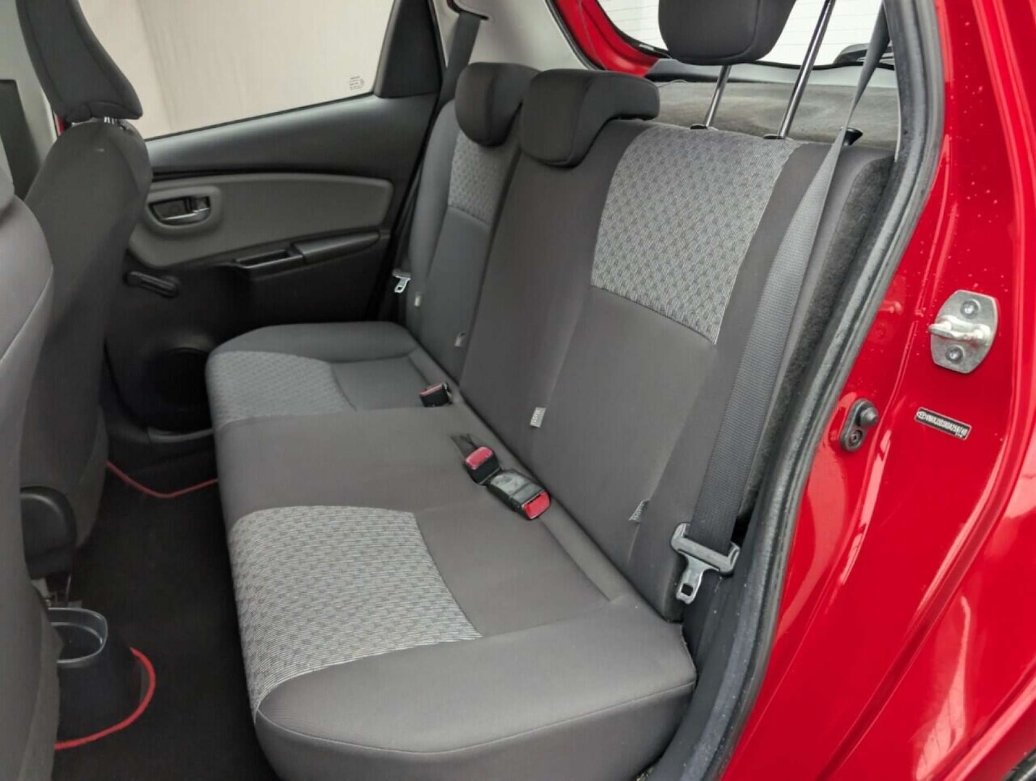 Used Toyota Yaris 2015 for sale - 77714949: Photo 24