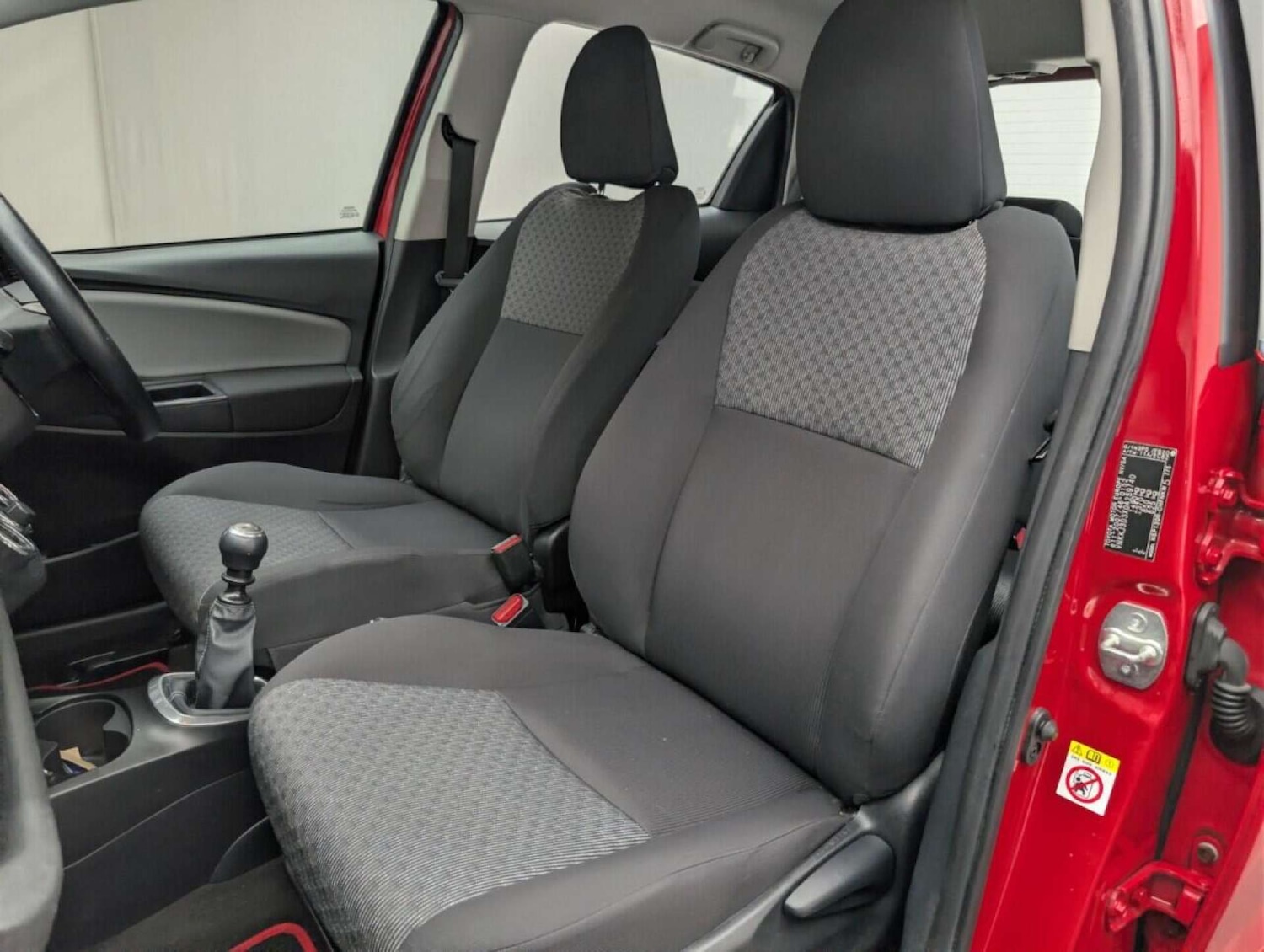 Used Toyota Yaris 2015 for sale - 77714949: Photo 25