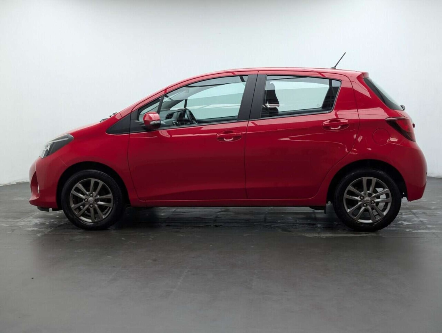 Used Toyota Yaris 2015 for sale - 77714949: Photo 5