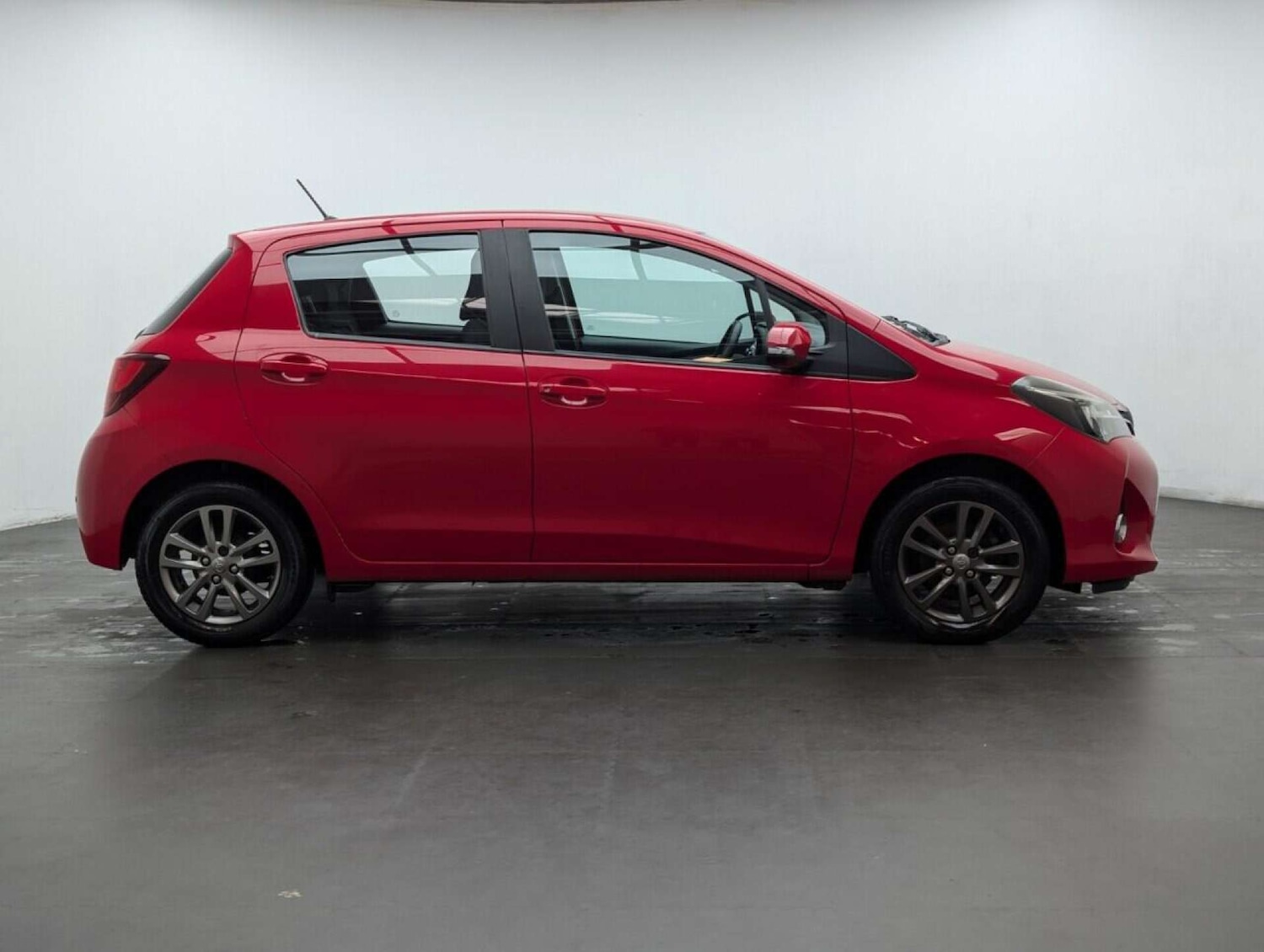 Used Toyota Yaris 2015 for sale - 77714949: Photo 9