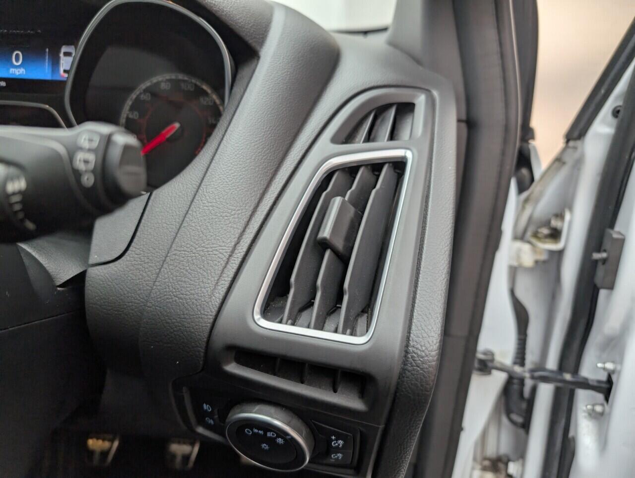 Used Ford Focus 2015 for sale - 76735382: Photo 21