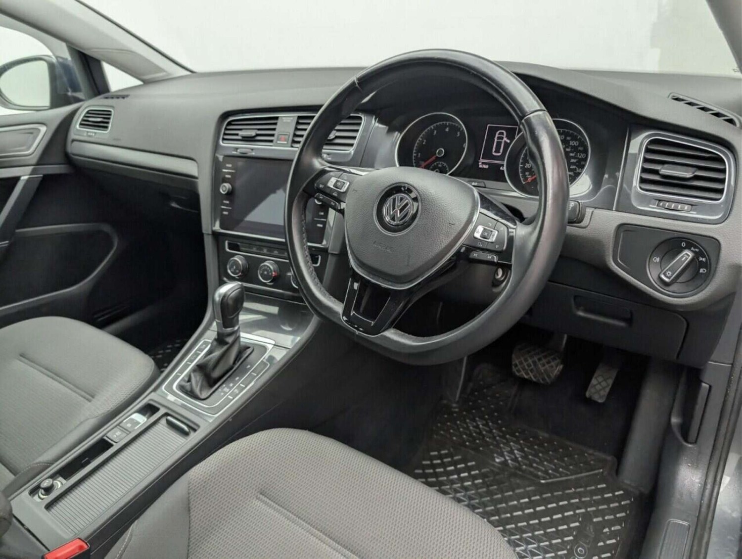 Used Volkswagen Golf 2018 for sale - 77714099: Photo 11