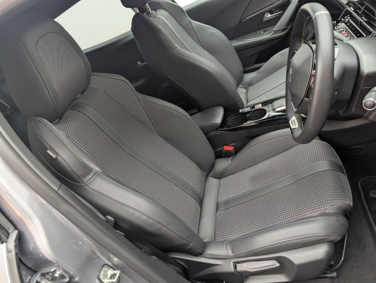 Used Peugeot E-2008 2023 for sale - 76423245: Photo 12