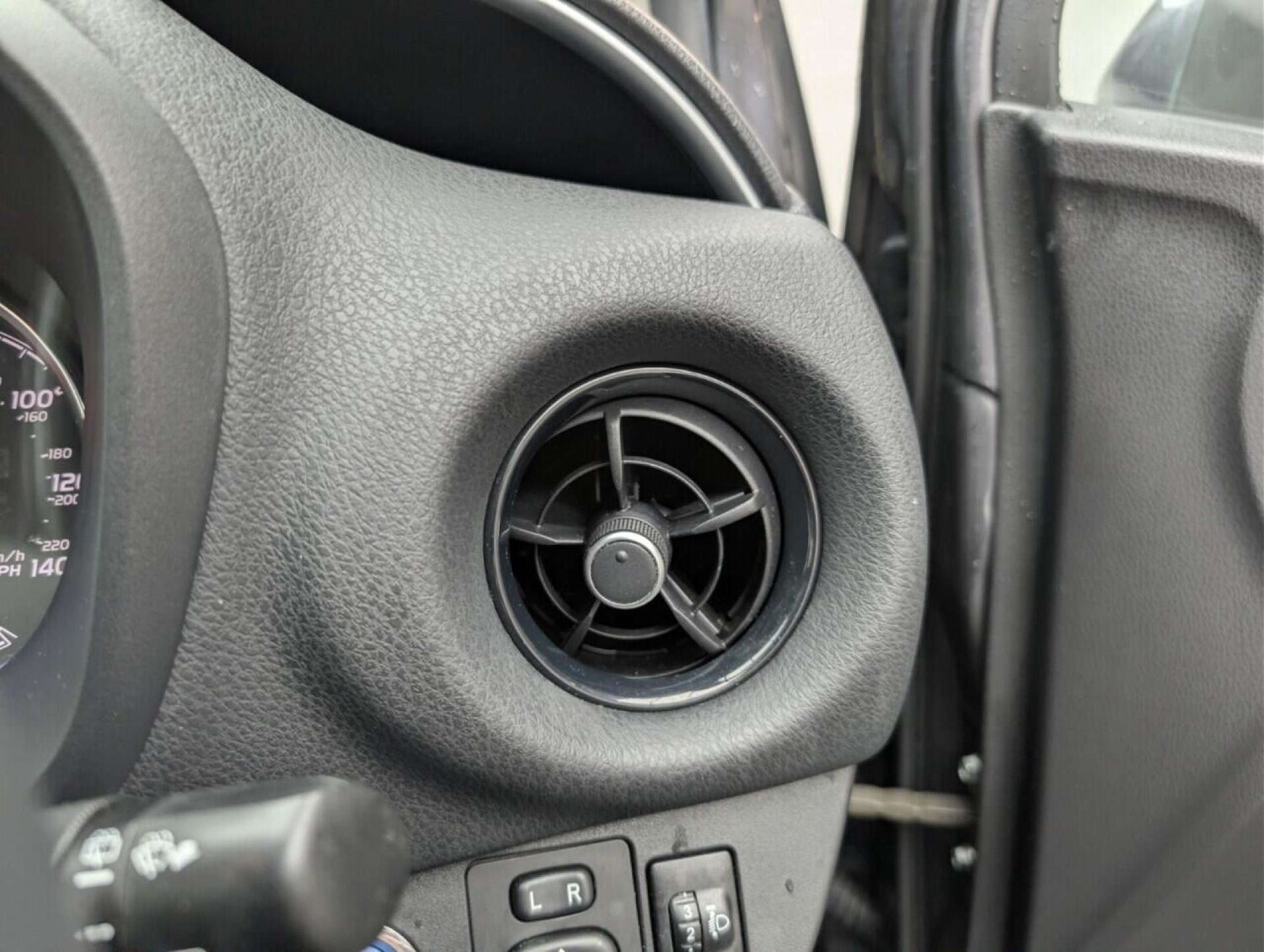 Used Toyota Yaris 2018 for sale - 77713206: Photo 18