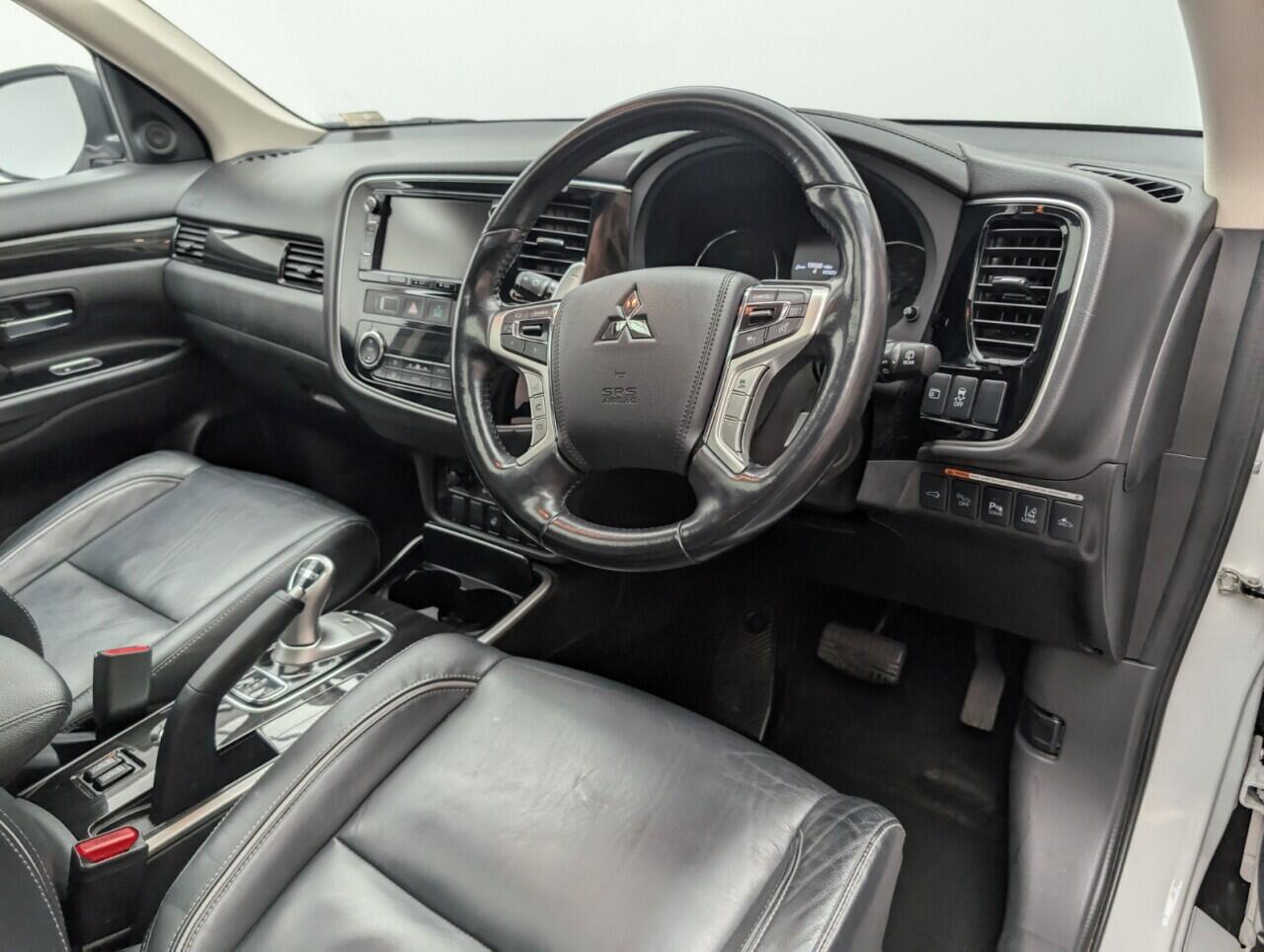 Used Mitsubishi Outlander 2016 for sale - 76538363: Photo 11