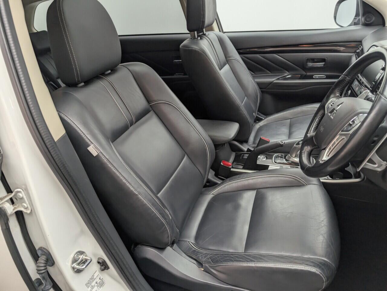 Used Mitsubishi Outlander 2016 for sale - 76538363: Photo 12