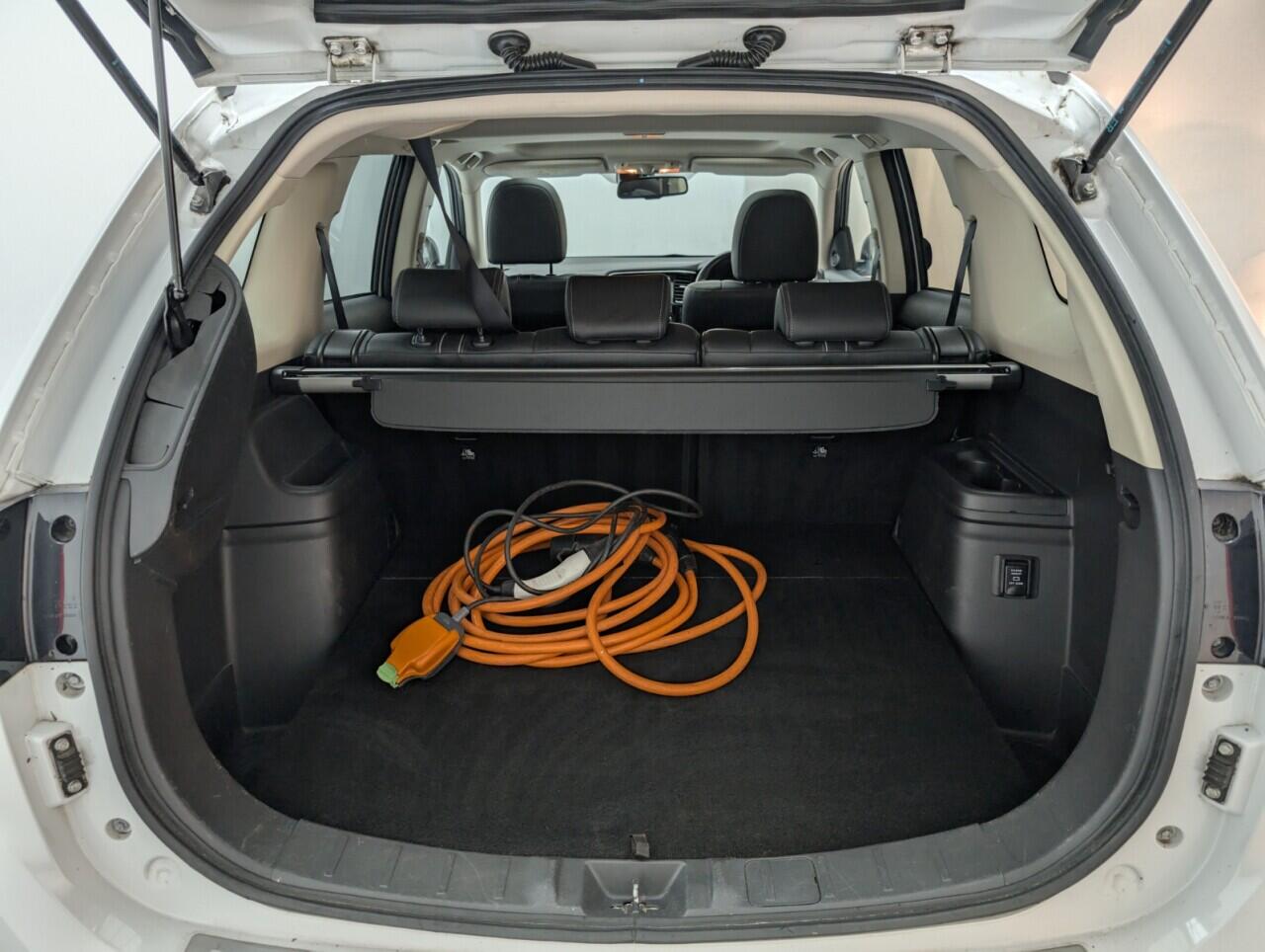 Used Mitsubishi Outlander 2016 for sale - 76538363: Photo 28