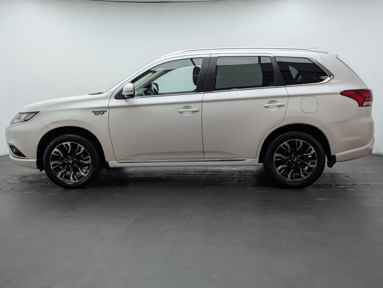 Used Mitsubishi Outlander 2016 for sale - 76538363: Photo 5