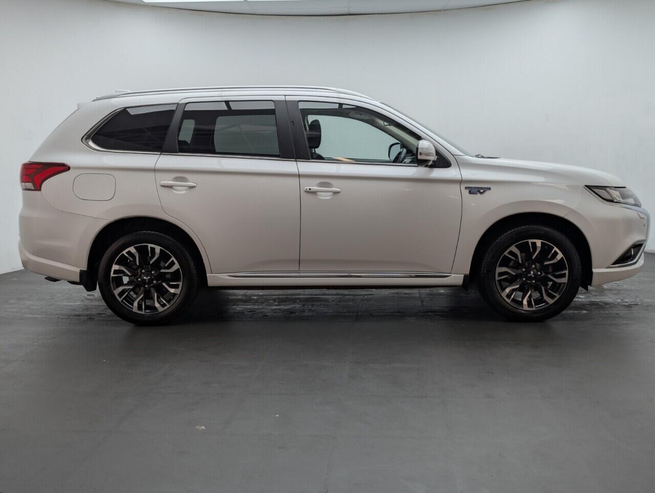 Used Mitsubishi Outlander 2016 for sale - 76538363: Photo 9
