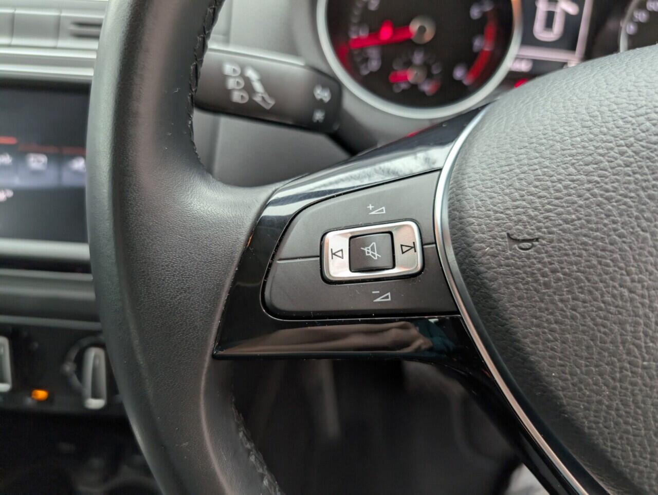 Used Volkswagen Polo 2015 for sale - 76425375: Photo 18