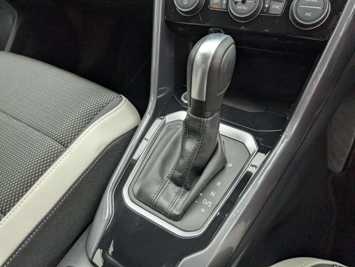 Used Volkswagen T-Roc 2021 for sale - 77713760: Photo 16