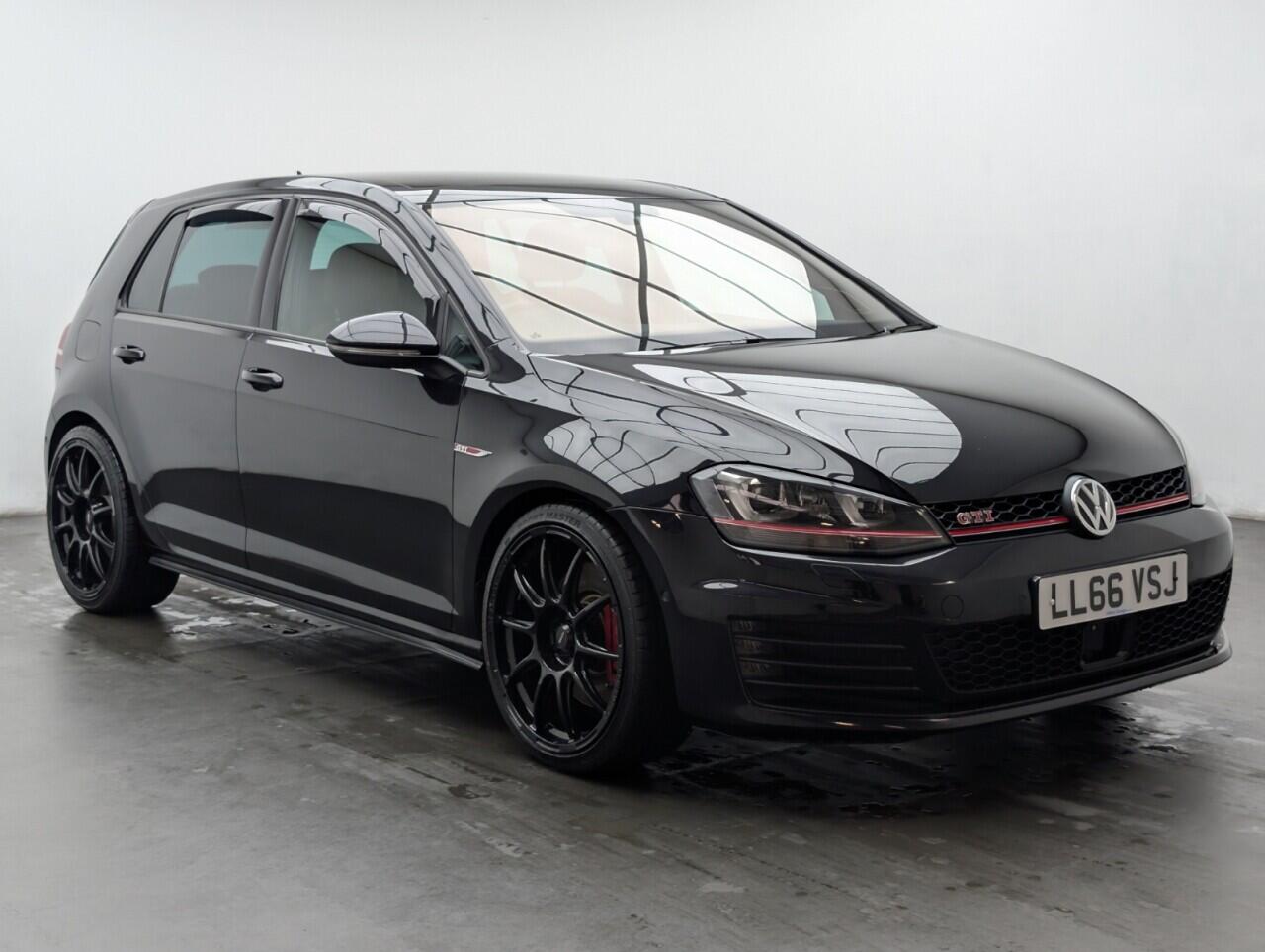 Used Volkswagen Golf 2016 for sale - 77646157: Photo 1