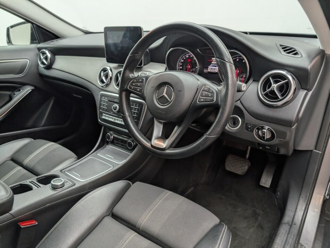 Used Mercedes-Benz A-Class 2019 for sale - 76424760: Photo 11