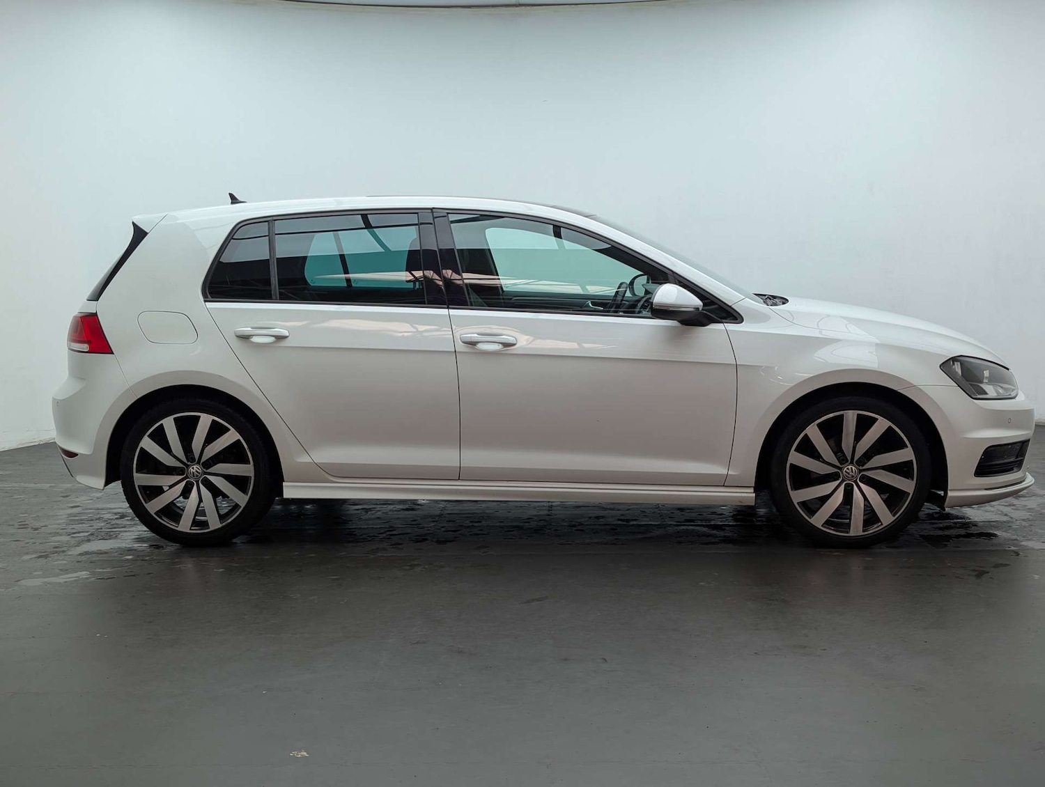 Used Volkswagen Golf 2017 for sale - 78122040: Photo 3