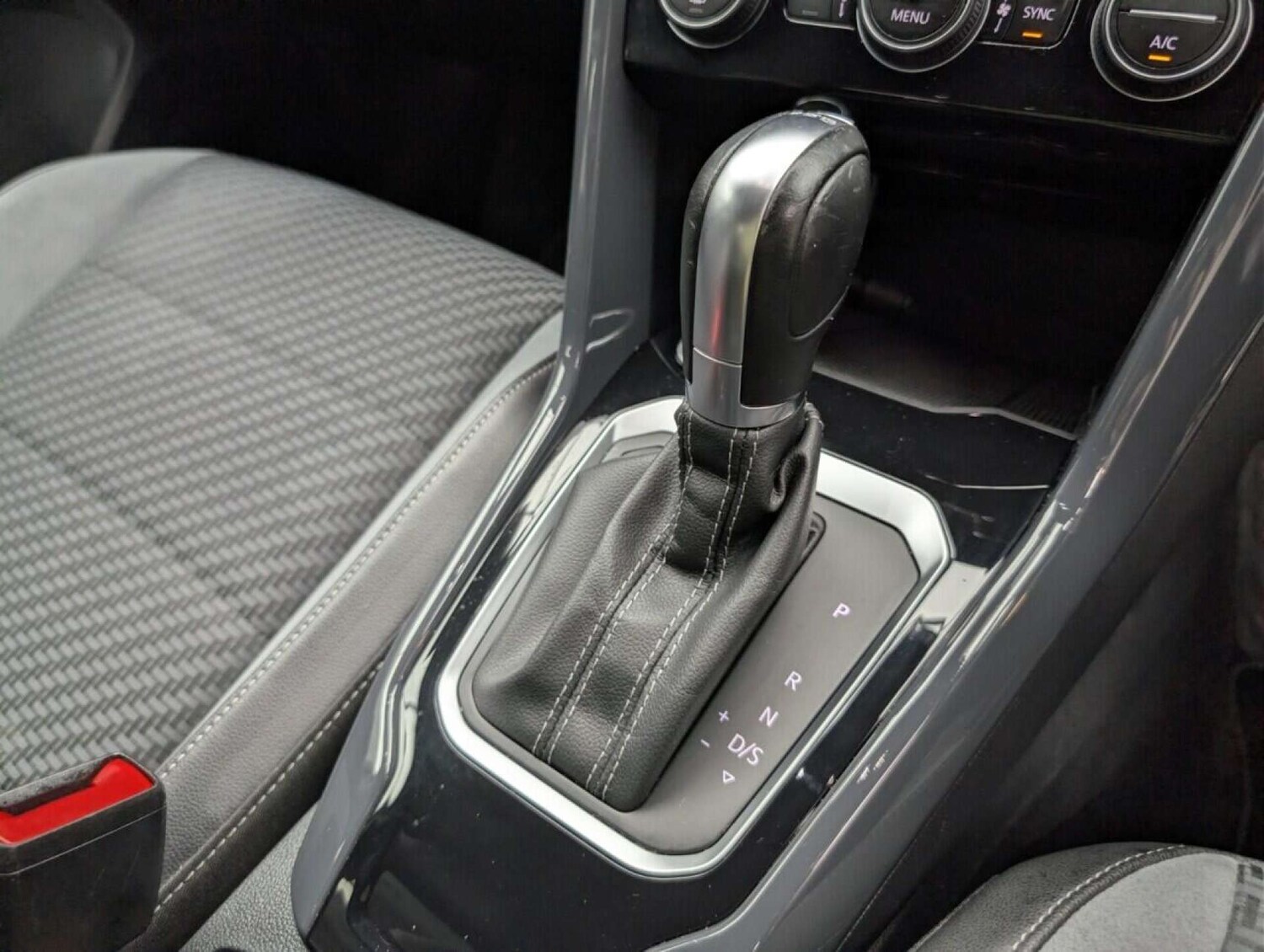 Used Volkswagen T-Roc 2019 for sale - 77713335: Photo 28