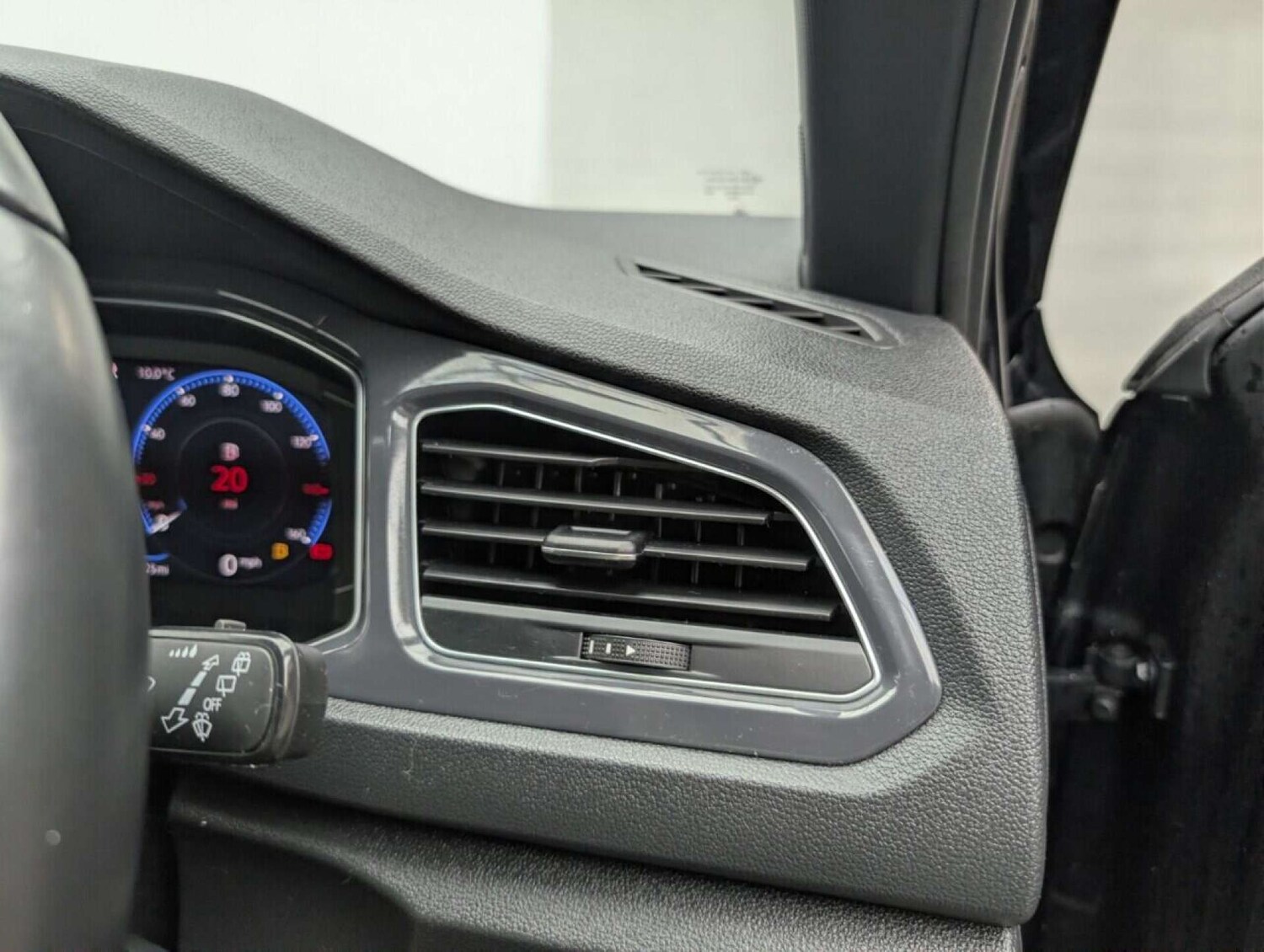 Used Volkswagen T-Roc 2019 for sale - 77713335: Photo 30