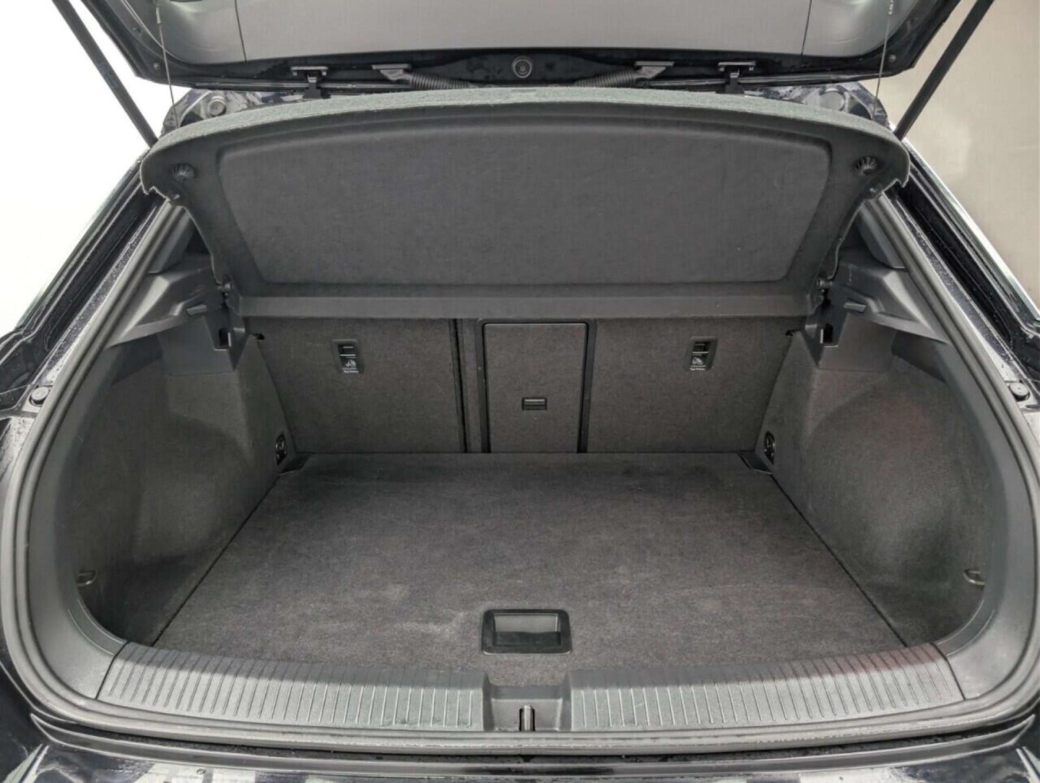 Used Volkswagen T-Roc 2019 for sale - 77713335: Photo 35