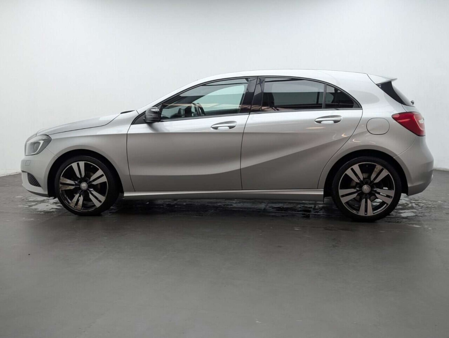 Used Mercedes-Benz A-Class 2015 for sale - 77714517: Photo 5