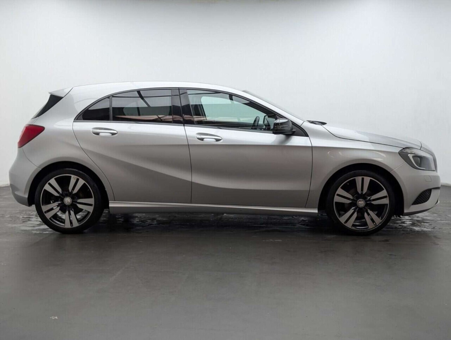 Used Mercedes-Benz A-Class 2015 for sale - 77714517: Photo 9