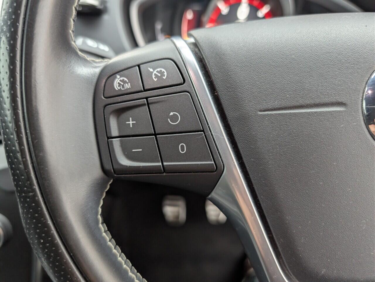 Used Volvo V40 2016 for sale - 76562242: Photo 18