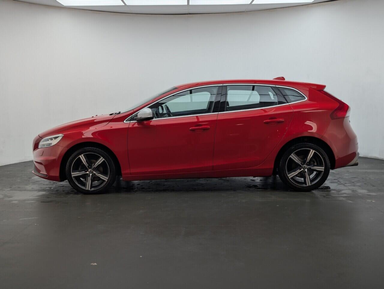 Used Volvo V40 2016 for sale - 76562242: Photo 5