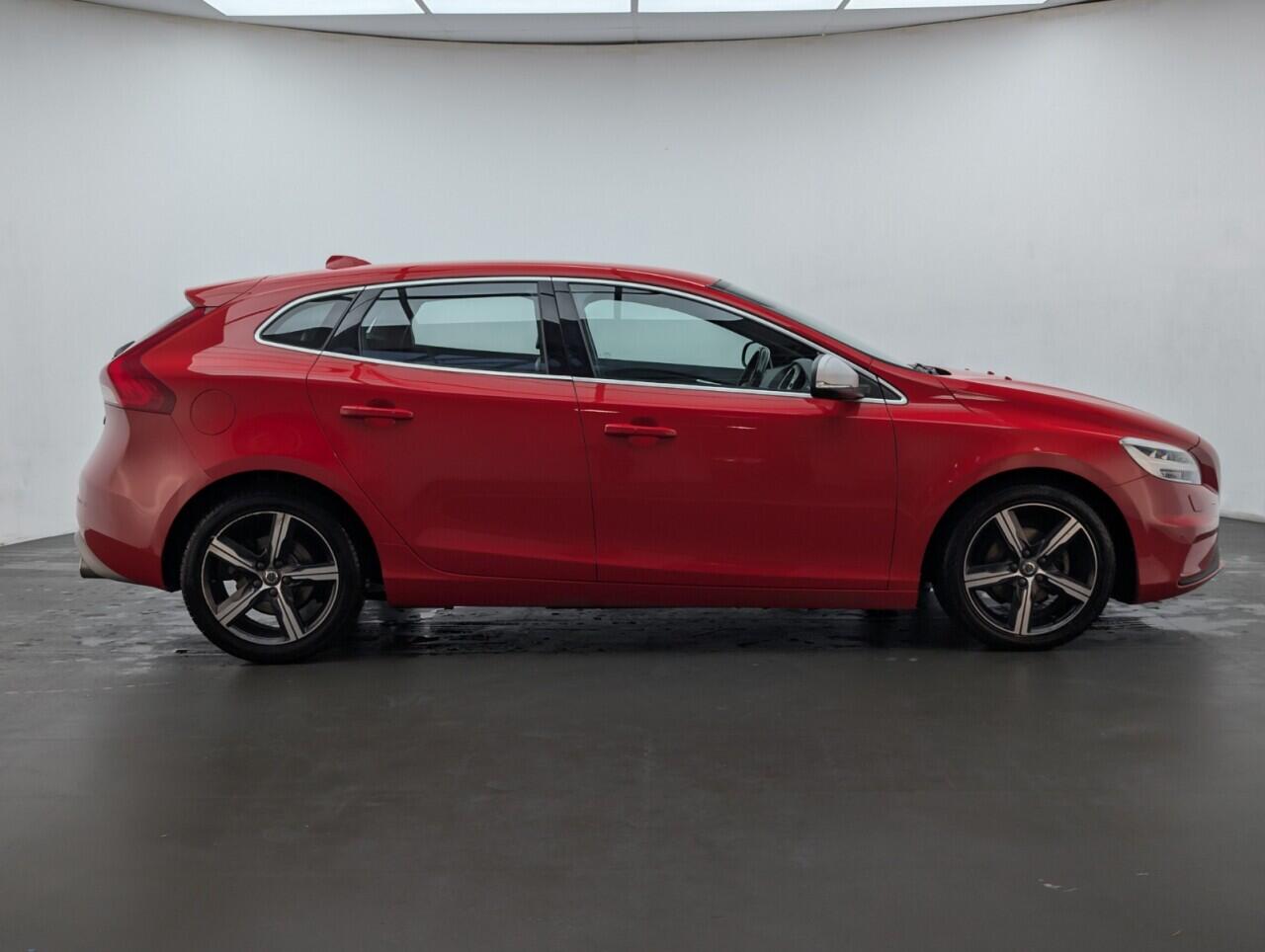 Used Volvo V40 2016 for sale - 76562242: Photo 9