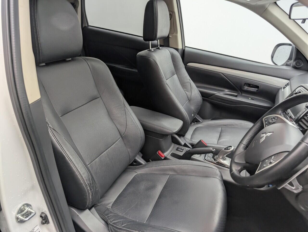 Used Mitsubishi Outlander 2015 for sale - 77203712: Photo 12