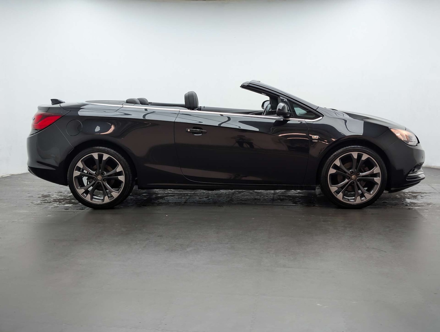 Used Vauxhall Cascada 2017 for sale - 77989967: Photo 11