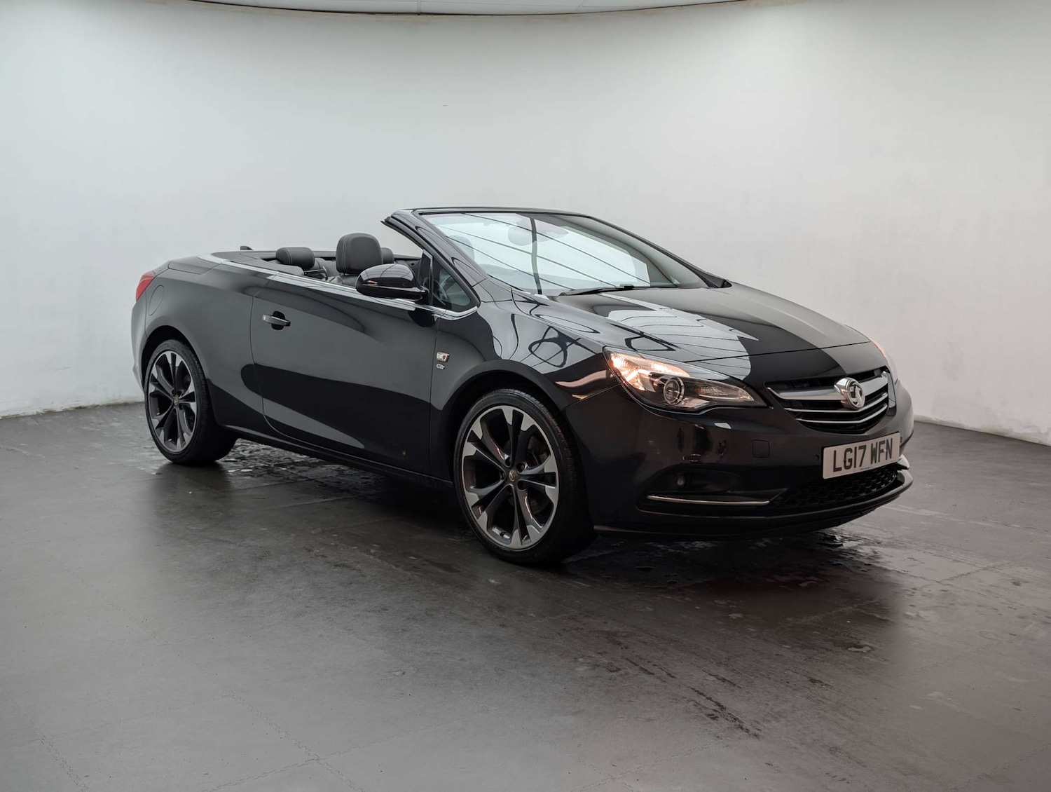 Used Vauxhall Cascada 2017 for sale - 77989967: Photo 2